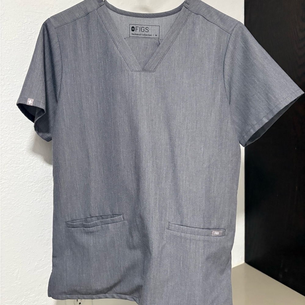 Figs Gray scrub top